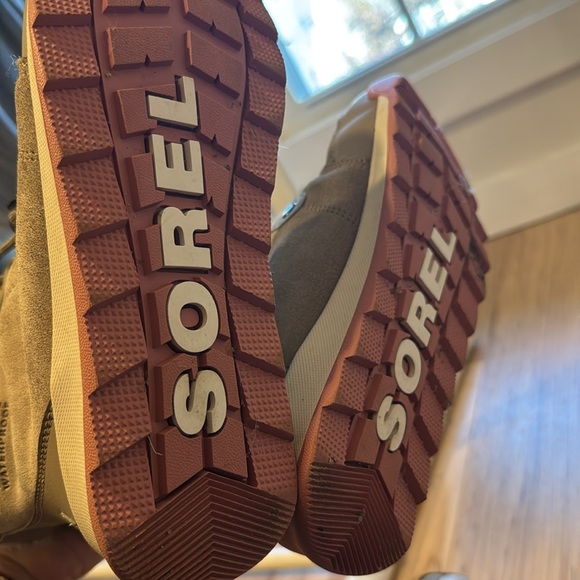 Sorel Whitney boot, Size 6 - Picture 3 of 4